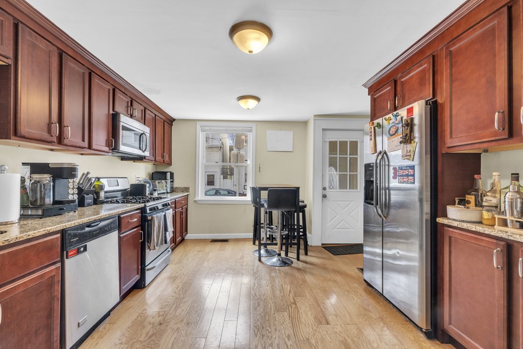 194 W 5th St, Boston, Massachusetts, 3 Bedrooms Bedrooms, 5 Rooms Rooms,2 BathroomsBathrooms,Residential Lease,For Rent,W 5th St,73368604