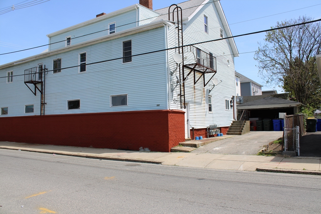 297 Lindsey, Fall River, Massachusetts, 4 Bedrooms Bedrooms, 25 Rooms Rooms,6.5 BathroomsBathrooms,Residential Income,For Sale,Lindsey,73368617