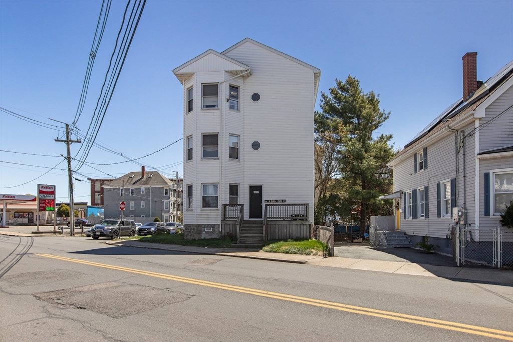 1037 Cove Rd, New Bedford, Massachusetts, 9 Bedrooms Bedrooms, 15 Rooms Rooms,3 BathroomsBathrooms,Residential Income,For Sale,Cove Rd,73368251
