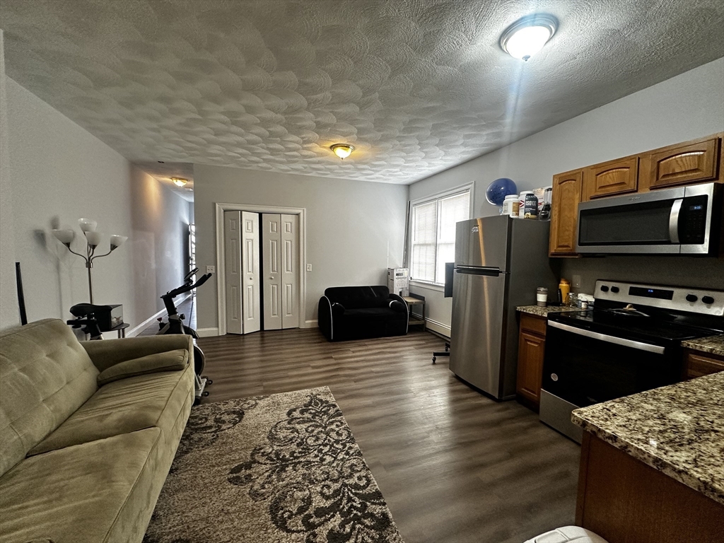 377 Broadway, Revere, Massachusetts, 1 Bedroom Bedrooms, 2 Rooms Rooms,1 BathroomBathrooms,Residential Lease,For Rent,Broadway,73368719