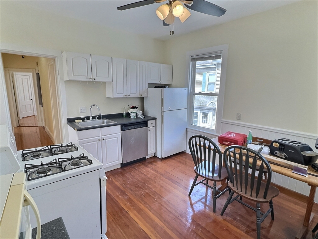 86 South St, Boston, Massachusetts, 3 Bedrooms Bedrooms, 5 Rooms Rooms,1 BathroomBathrooms,Residential Lease,For Rent,South St,73368751