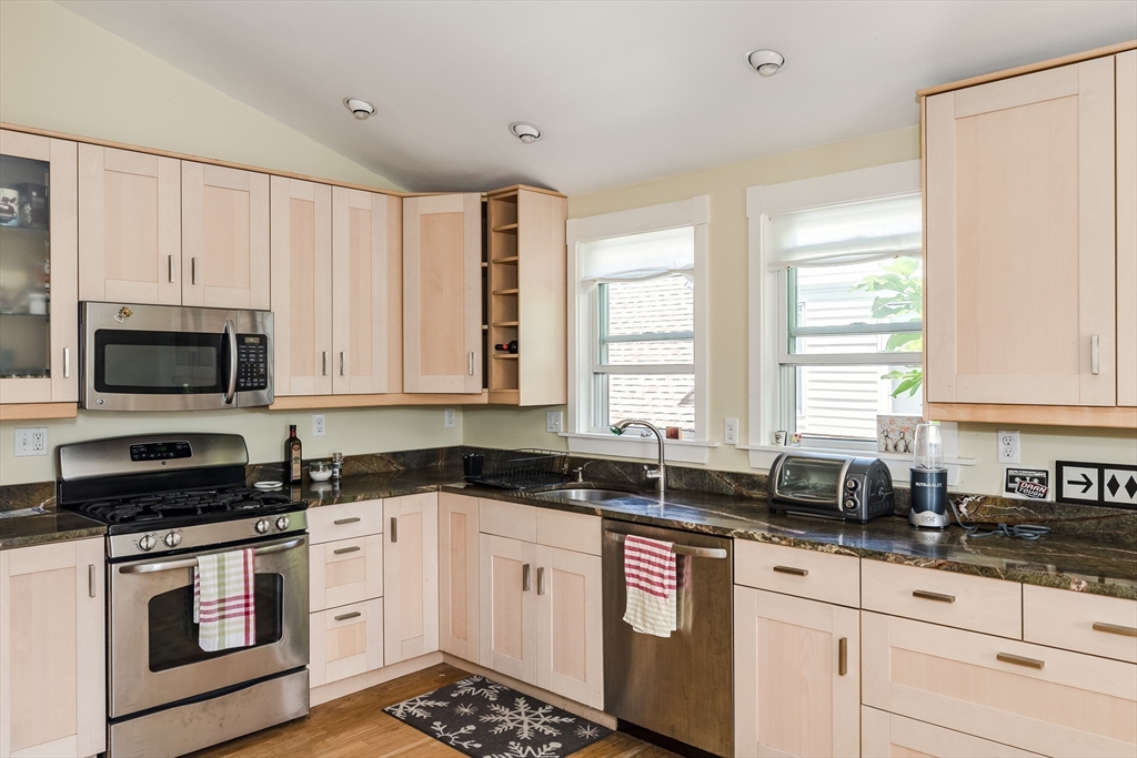 50 Waterhouse Street, Somerville, Massachusetts, 2 Bedrooms Bedrooms, 4 Rooms Rooms,1 BathroomBathrooms,Residential Lease,For Rent,Waterhouse Street,73368780