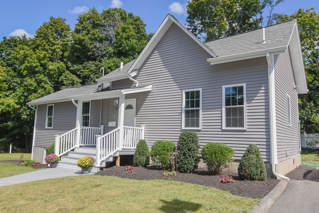 11 Station St, Sharon, Massachusetts, 4 Bedrooms Bedrooms, 7 Rooms Rooms,2 BathroomsBathrooms,Residential Lease,For Rent,Station St,73368787