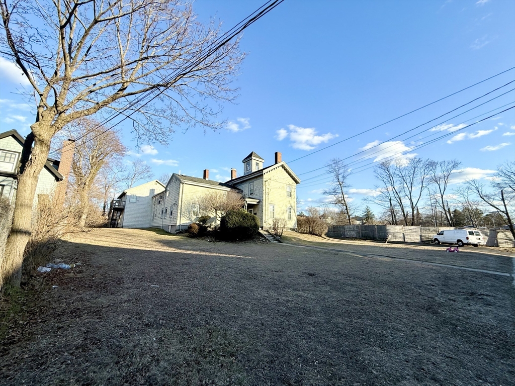 160-162 Charlesbank Road, Newton, Massachusetts, 6 Bedrooms Bedrooms, 11 Rooms Rooms,4 BathroomsBathrooms,Residential Income,For Sale,Charlesbank Road,73368842