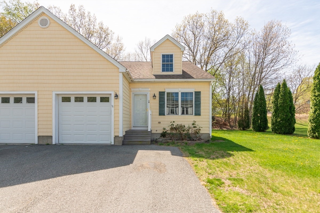 11 Railroad St, Pepperell, Massachusetts, 2 Bedrooms Bedrooms, 4 Rooms Rooms,1.5 BathroomsBathrooms,Residential Lease,For Rent,Railroad St,73368869