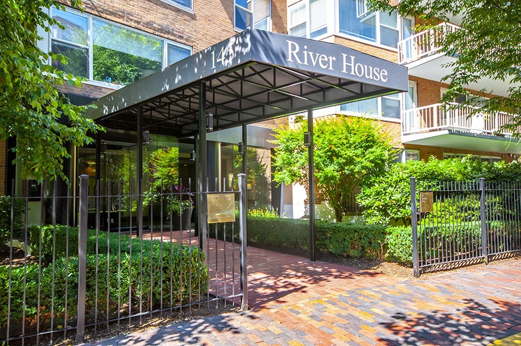 145 Pinckney Street, Boston, Massachusetts, 2 Rooms Rooms,1 BathroomBathrooms,Residential Lease,For Rent,Pinckney Street,73368879