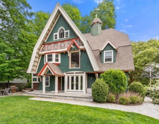 20 Webster Court, Newton, Massachusetts, 5 Bedrooms Bedrooms, 11 Rooms Rooms,3 BathroomsBathrooms,Residential Lease,For Rent,Webster Court,73368885