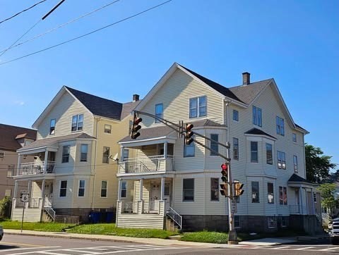 860-868 President Ave, Fall River, Massachusetts, 12 Bedrooms Bedrooms, 36 Rooms Rooms,6 BathroomsBathrooms,Residential Income,For Sale,President Ave,73368972