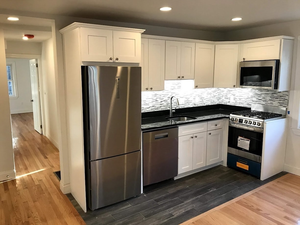 7 Perry Street, Brookline, Massachusetts, 2 Bedrooms Bedrooms, 3 Rooms Rooms,1 BathroomBathrooms,Residential Lease,For Rent,Perry Street,73369037