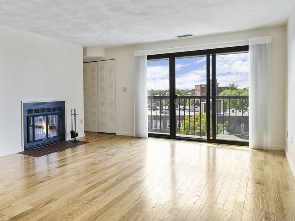 1600 Massachusetts Ave, Cambridge, Massachusetts, 2 Bedrooms Bedrooms, 4 Rooms Rooms,2 BathroomsBathrooms,Residential Lease,For Rent,Massachusetts Ave,73369047