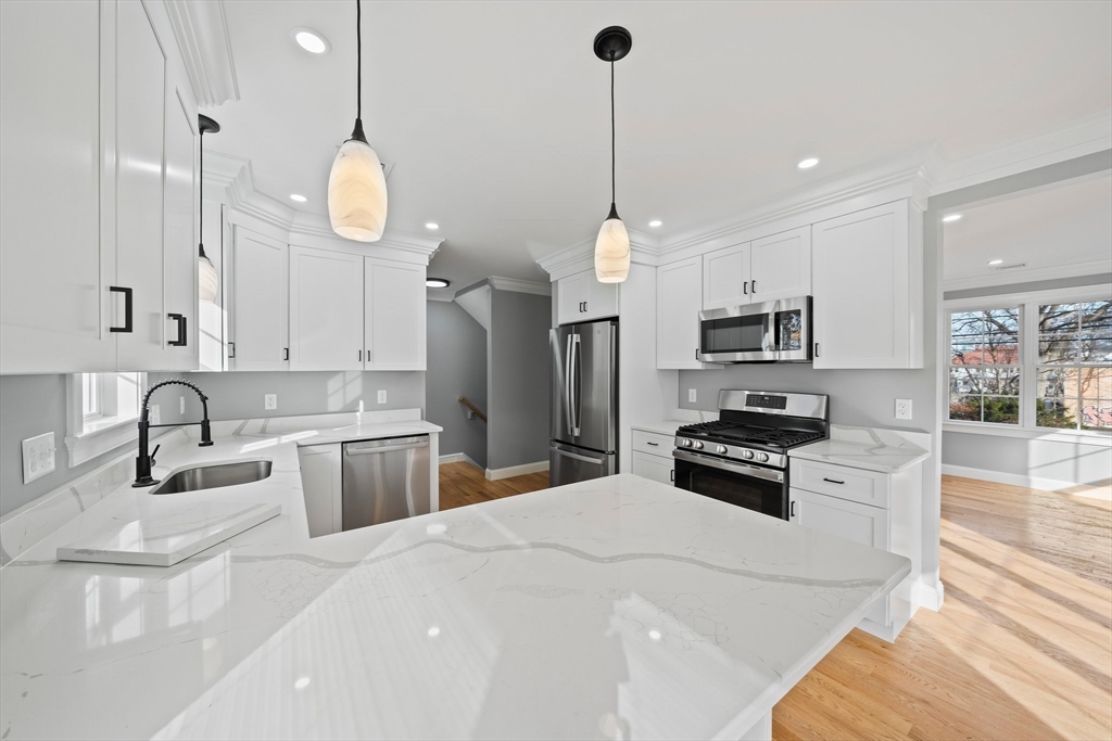 473 Newport Avenue, Quincy, Massachusetts, 2 Bedrooms Bedrooms, 5 Rooms Rooms,4 BathroomsBathrooms,Residential Lease,For Rent,Newport Avenue,73369049
