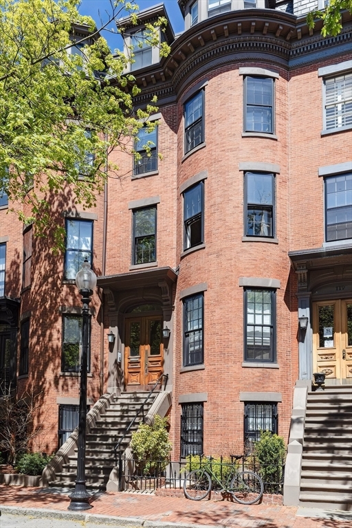 121 Pembroke Street, Boston, Massachusetts, 3 Bedrooms Bedrooms, 6 Rooms Rooms,2.5 BathroomsBathrooms,Residential Lease,For Rent,Pembroke Street,73369060