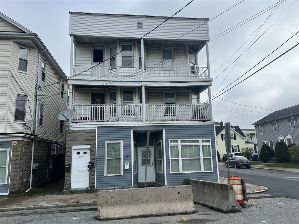160 Brightman St, Fall River, Massachusetts, 3 Bedrooms Bedrooms, 3 Rooms Rooms,1 BathroomBathrooms,Residential,For Sale,Brightman St,73369085