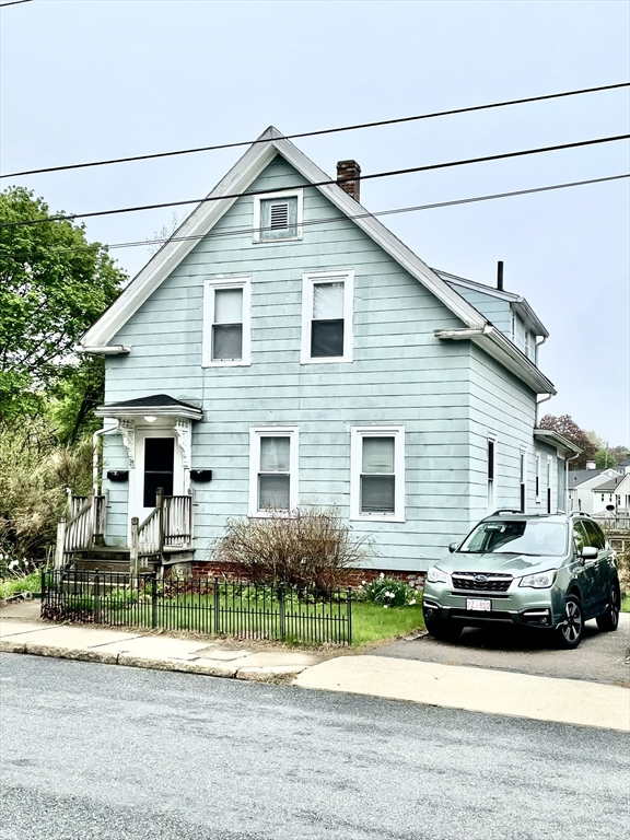 31 Fruit St, Milford, Massachusetts, 3 Bedrooms Bedrooms, 8 Rooms Rooms,2 BathroomsBathrooms,Residential Income,For Sale,Fruit St,73369088