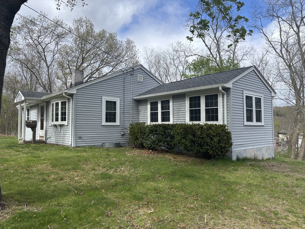 6 Pleasant St, Blackstone, Massachusetts, 3 Bedrooms Bedrooms, 5 Rooms Rooms,1 BathroomBathrooms,Residential,For Sale,Pleasant St,73369097