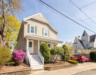 16 Manning St, Medford, Massachusetts, 4 Bedrooms Bedrooms, 10 Rooms Rooms,2 BathroomsBathrooms,Residential Income,For Sale,Manning St,73369356