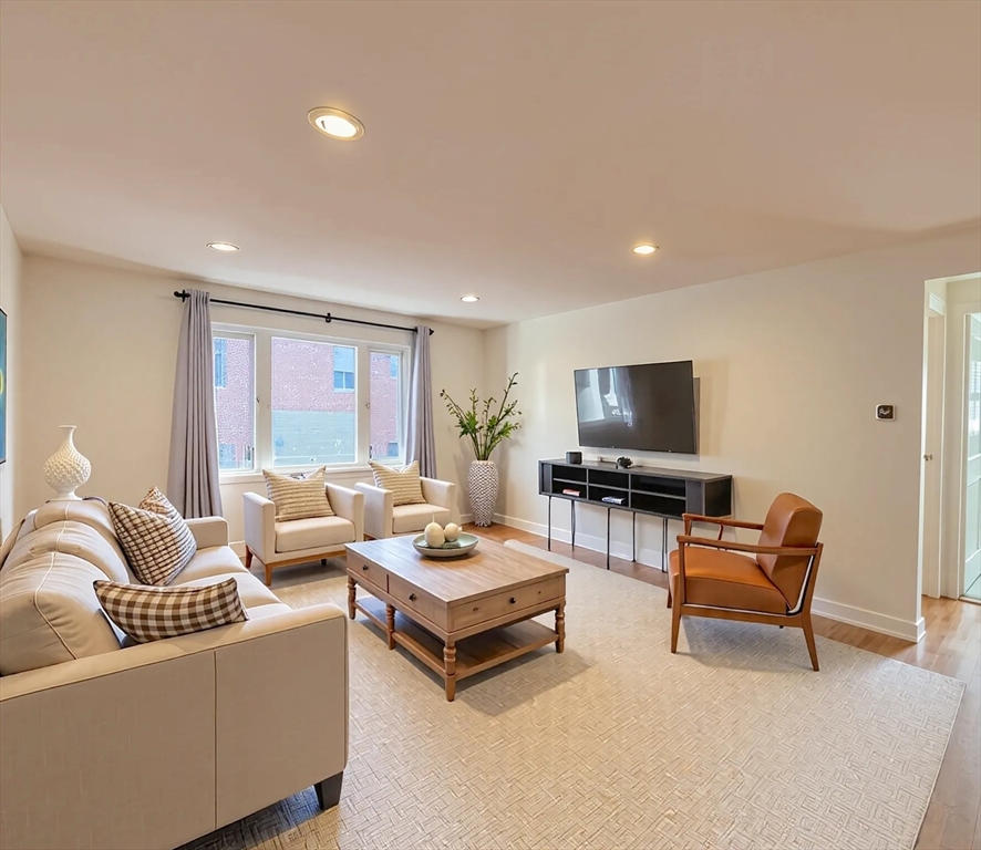 112 Decatur St, Arlington, Massachusetts, 1 Bedroom Bedrooms, 3 Rooms Rooms,1 BathroomBathrooms,Residential Lease,For Rent,Decatur St,73369488