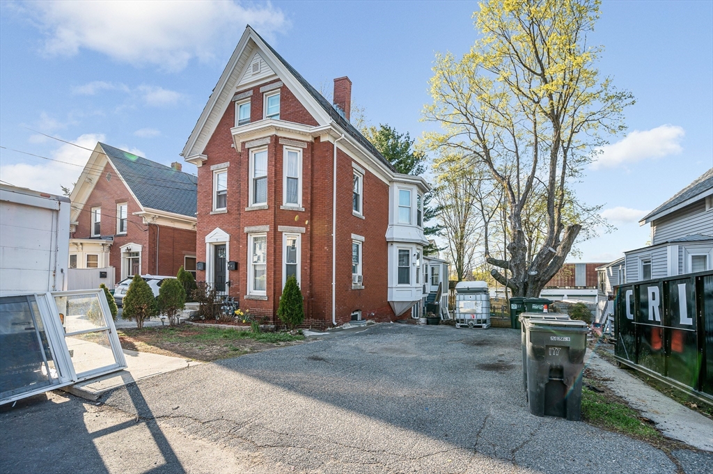 177 S Pleasant St, Haverhill, Massachusetts, 5 Bedrooms Bedrooms, 13 Rooms Rooms,3 BathroomsBathrooms,Residential Income,For Sale,S Pleasant St,73369501