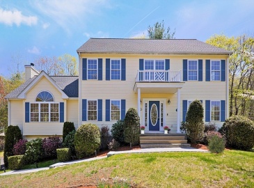 11 Falls Brook Rd, Hudson, Massachusetts, 4 Bedrooms Bedrooms, 12 Rooms Rooms,2.5 BathroomsBathrooms,Residential,For Sale,Falls Brook Rd,73369523