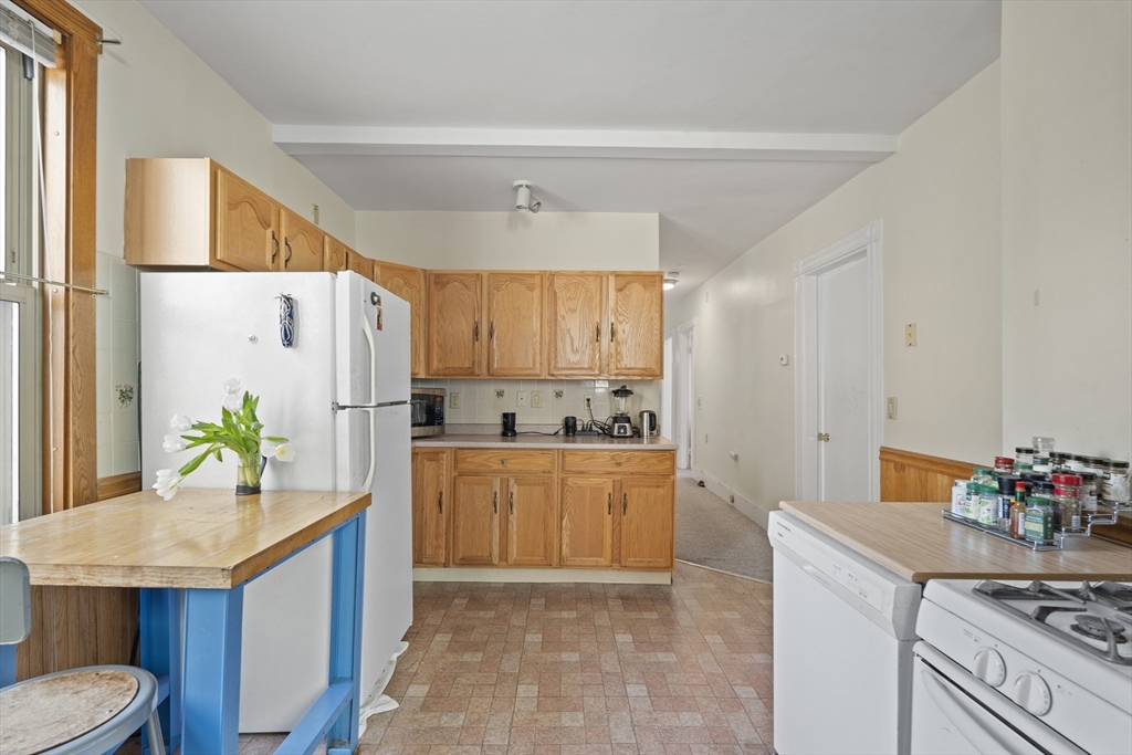 67 Bristol St, Cambridge, Massachusetts, 2 Bedrooms Bedrooms, 5 Rooms Rooms,1 BathroomBathrooms,Residential Lease,For Rent,Bristol St,73369521