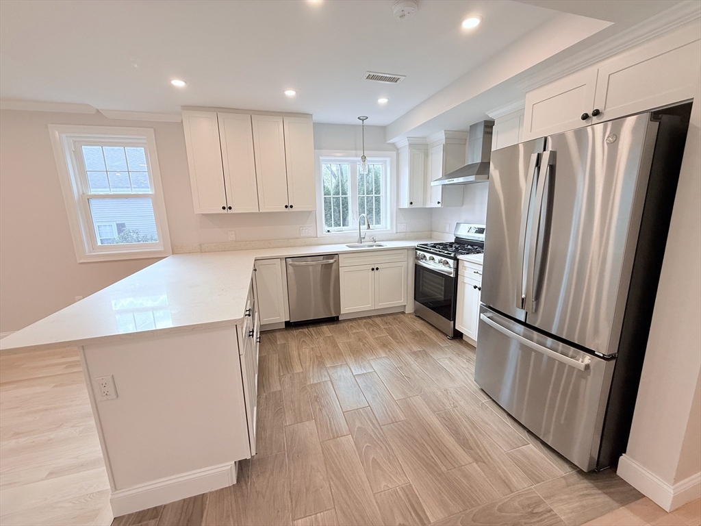 100 Union St, Walpole, Massachusetts, 3 Bedrooms Bedrooms, 5 Rooms Rooms,2 BathroomsBathrooms,Residential Lease,For Rent,Union St,73369524
