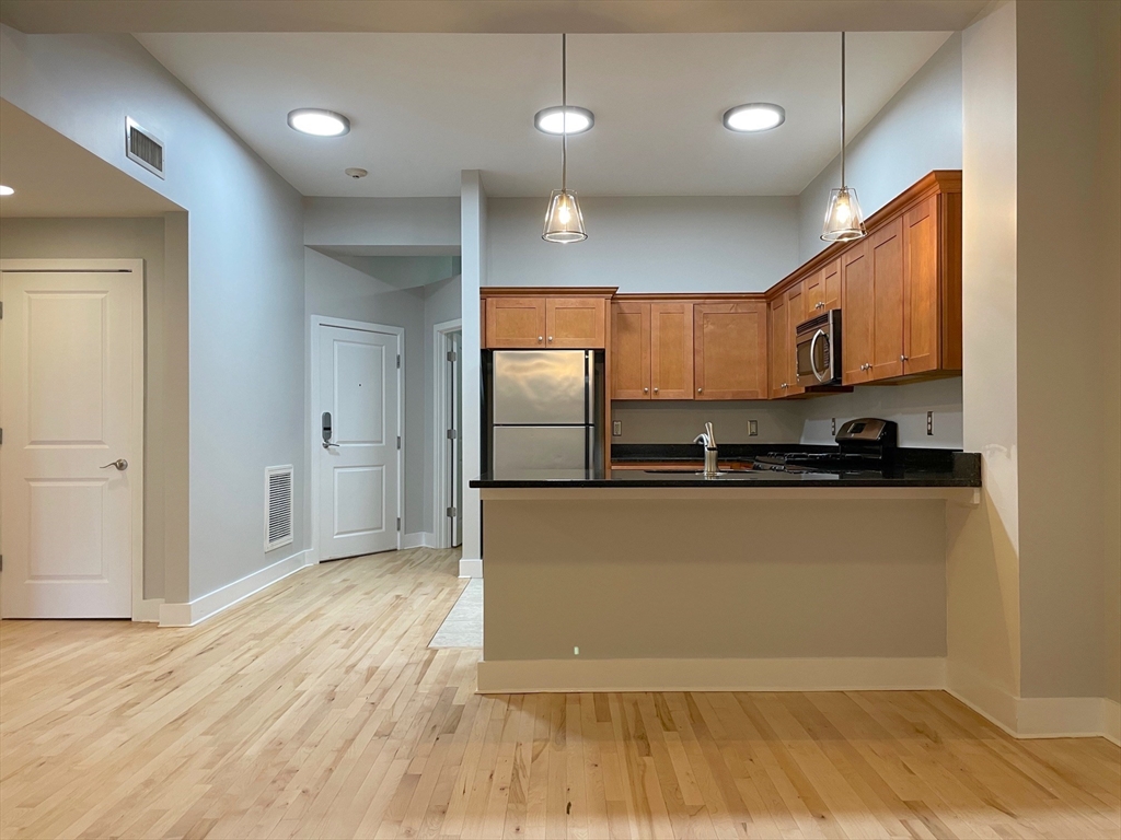 20 Parmenter St., Boston, Massachusetts, 2 Bedrooms Bedrooms, 5 Rooms Rooms,1 BathroomBathrooms,Residential Lease,For Rent,Parmenter St.,73369527