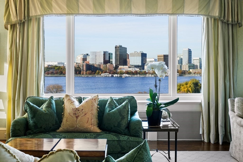 282 Beacon Street, Boston, Massachusetts, 4 Bedrooms Bedrooms, 8 Rooms Rooms,4 BathroomsBathrooms,Residential,For Sale,Beacon Street,73369528