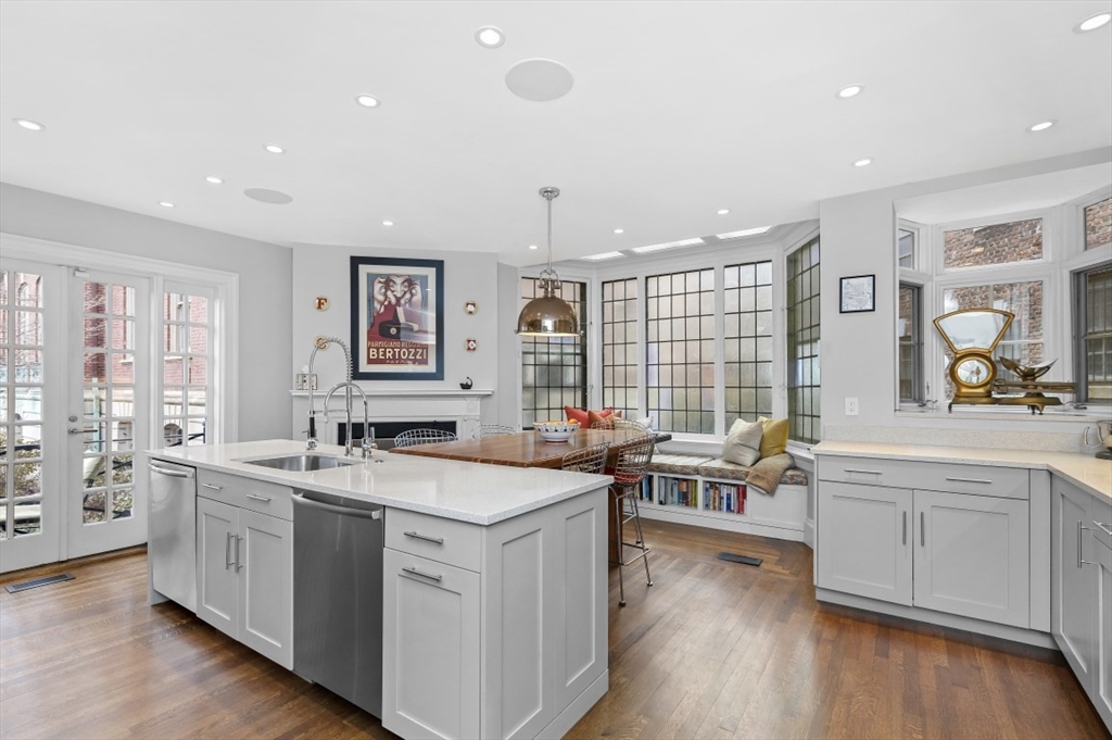 20 David G Mugar Way, Boston, Massachusetts, 5 Bedrooms Bedrooms, 11 Rooms Rooms,4 BathroomsBathrooms,Residential,For Sale,David G Mugar Way,73369532