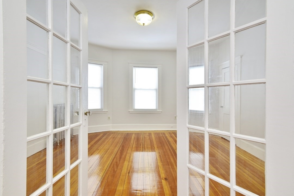 175 Callender St, Boston, Massachusetts, 4 Bedrooms Bedrooms, 7 Rooms Rooms,1 BathroomBathrooms,Residential Lease,For Rent,Callender St,73369533