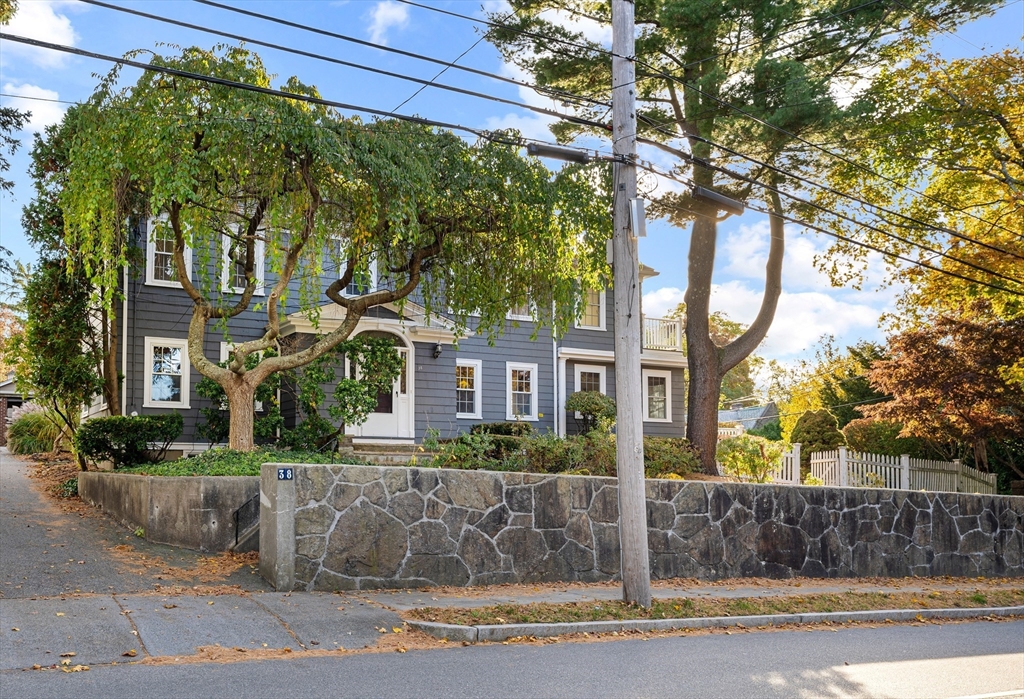 38 Cabot St, Newton, Massachusetts, 3 Bedrooms Bedrooms, 8 Rooms Rooms,2.5 BathroomsBathrooms,Residential Lease,For Rent,Cabot St,73369540