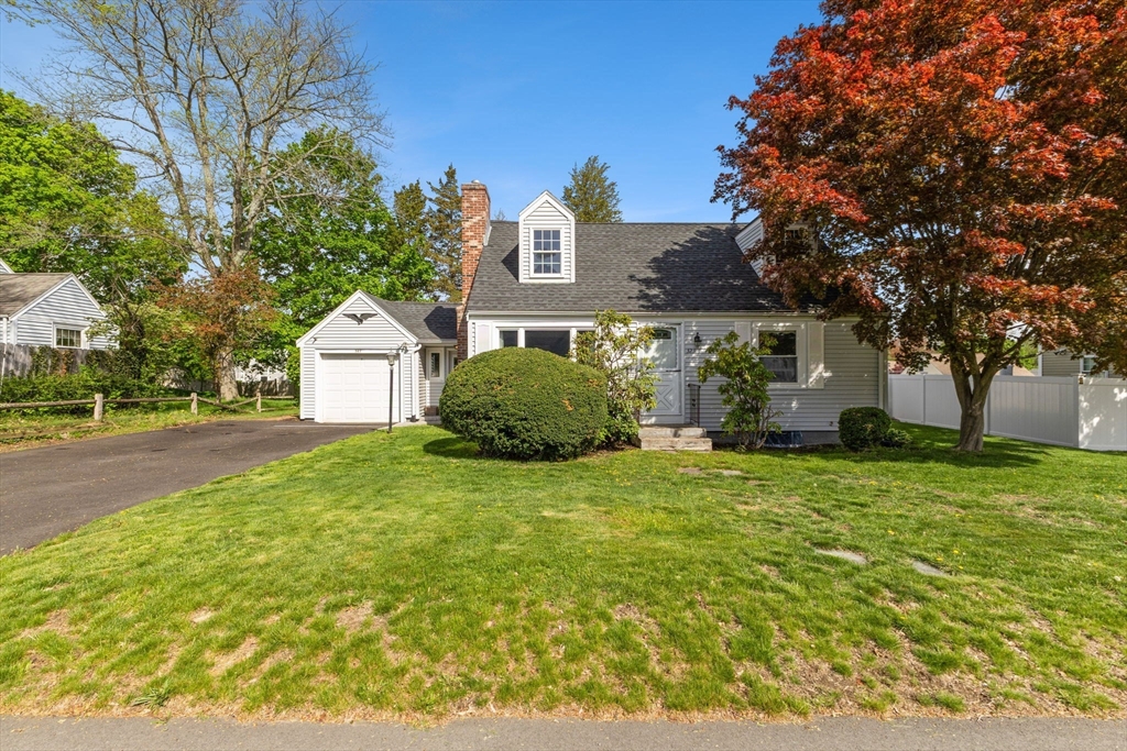 323 Green St, Weymouth, Massachusetts, 3 Bedrooms Bedrooms, 7 Rooms Rooms,1 BathroomBathrooms,Residential,For Sale,Green St,73369522