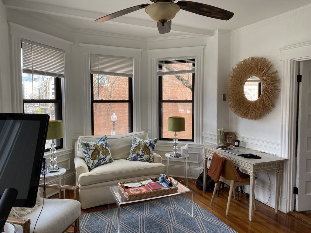 552 Tremont St, Boston, Massachusetts, 1 Bedroom Bedrooms, 3 Rooms Rooms,1 BathroomBathrooms,Residential Lease,For Rent,Tremont St,73369551