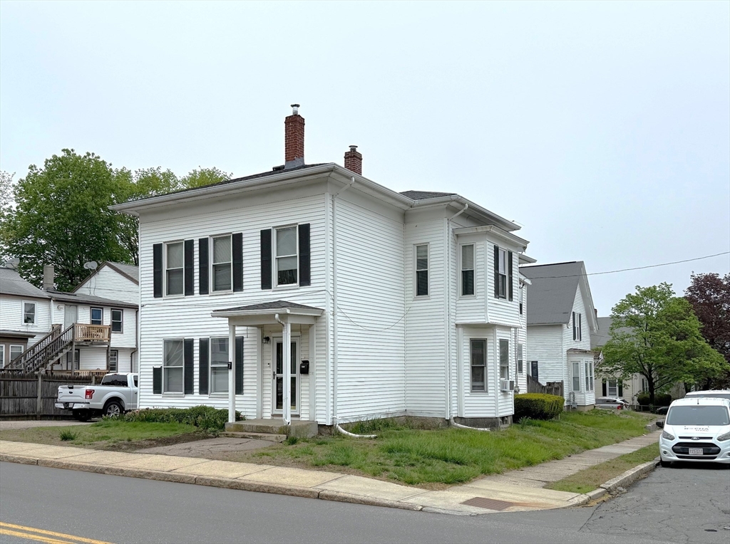 7 Purchase Street, Milford, Massachusetts, 4 Bedrooms Bedrooms, 10 Rooms Rooms,2 BathroomsBathrooms,Residential Income,For Sale,Purchase Street,73369617