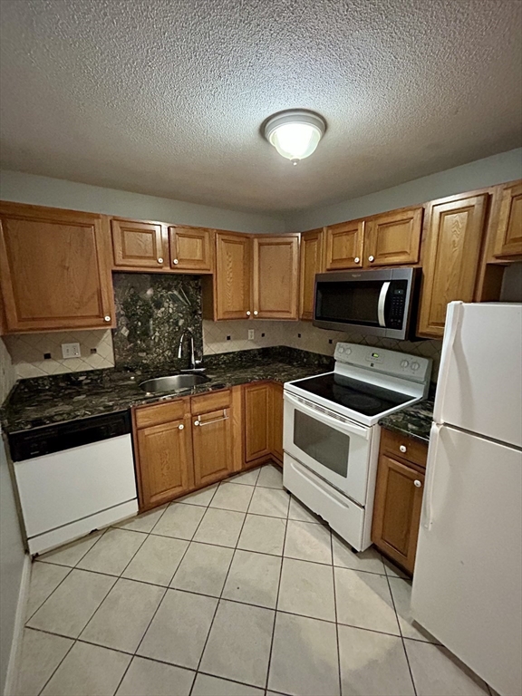9 Weld St, Framingham, Massachusetts, 2 Bedrooms Bedrooms, 5 Rooms Rooms,1 BathroomBathrooms,Residential Lease,For Rent,Weld St,73369640
