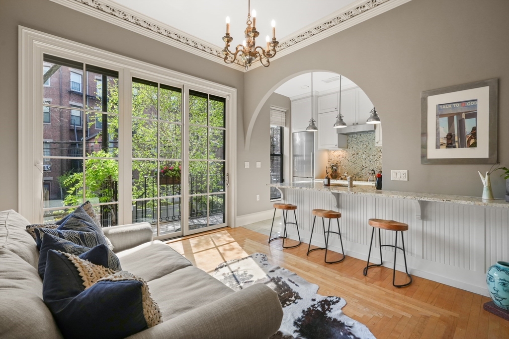94 West Springfield St, Boston, Massachusetts, 2 Bedrooms Bedrooms, 6 Rooms Rooms,2 BathroomsBathrooms,Residential,For Sale,West Springfield St,73369702