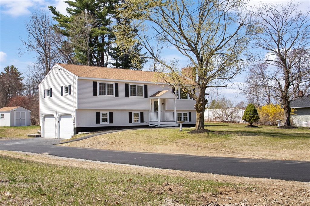 765 South Mammoth Road, Manchester, New Hampshire, 3 Bedrooms Bedrooms, 10 Rooms Rooms,2 BathroomsBathrooms,Residential,For Sale,South Mammoth Road,73369711
