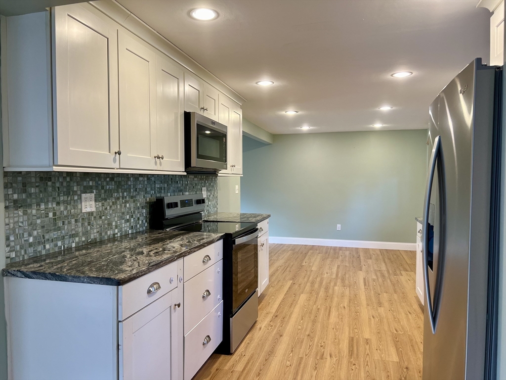 30 Elwin Rd, Natick, Massachusetts, 3 Bedrooms Bedrooms, 7 Rooms Rooms,2.5 BathroomsBathrooms,Residential Lease,For Rent,Elwin Rd,73369820