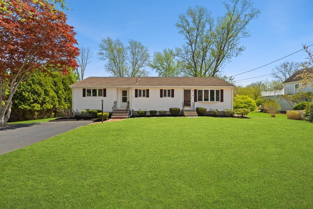 157 Elm Street, East Bridgewater, Massachusetts, 4 Bedrooms Bedrooms, 7 Rooms Rooms,2 BathroomsBathrooms,Residential,For Sale,Elm Street,73369720