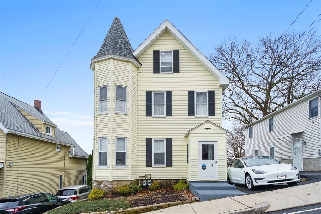 18 Horace St, Malden, Massachusetts, 5 Bedrooms Bedrooms, 10 Rooms Rooms,2 BathroomsBathrooms,Residential Income,For Sale,Horace St,73369854