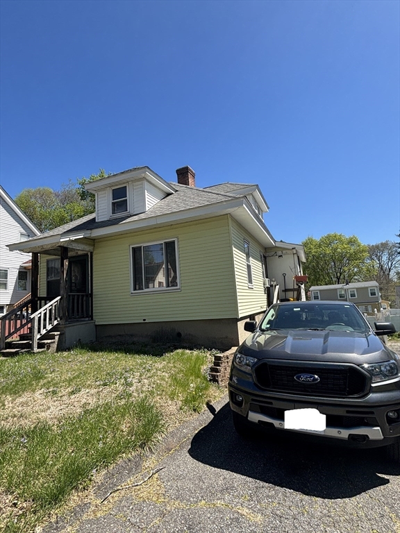 71 Henshaw St, Worcester, Massachusetts, 2 Bedrooms Bedrooms, 4 Rooms Rooms,1 BathroomBathrooms,Residential,For Sale,Henshaw St,73369858