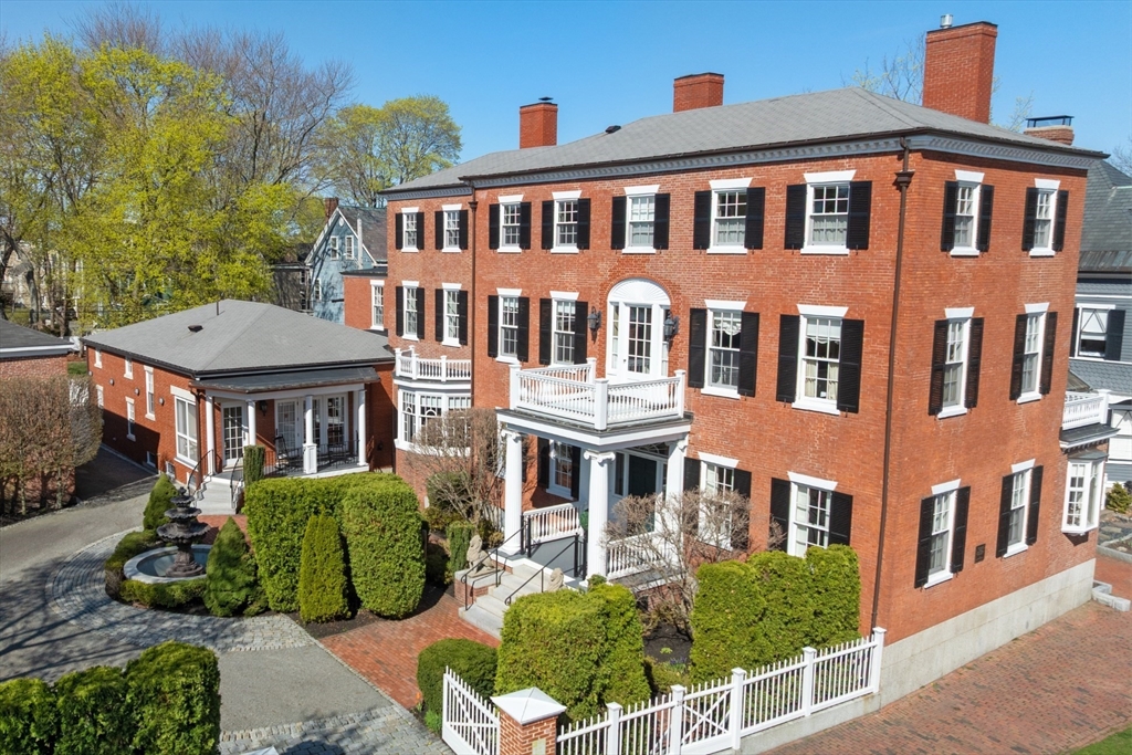 26 Winter St, Salem, Massachusetts, 5 Bedrooms Bedrooms, 13 Rooms Rooms,5.5 BathroomsBathrooms,Residential,For Sale,Winter St,73369827