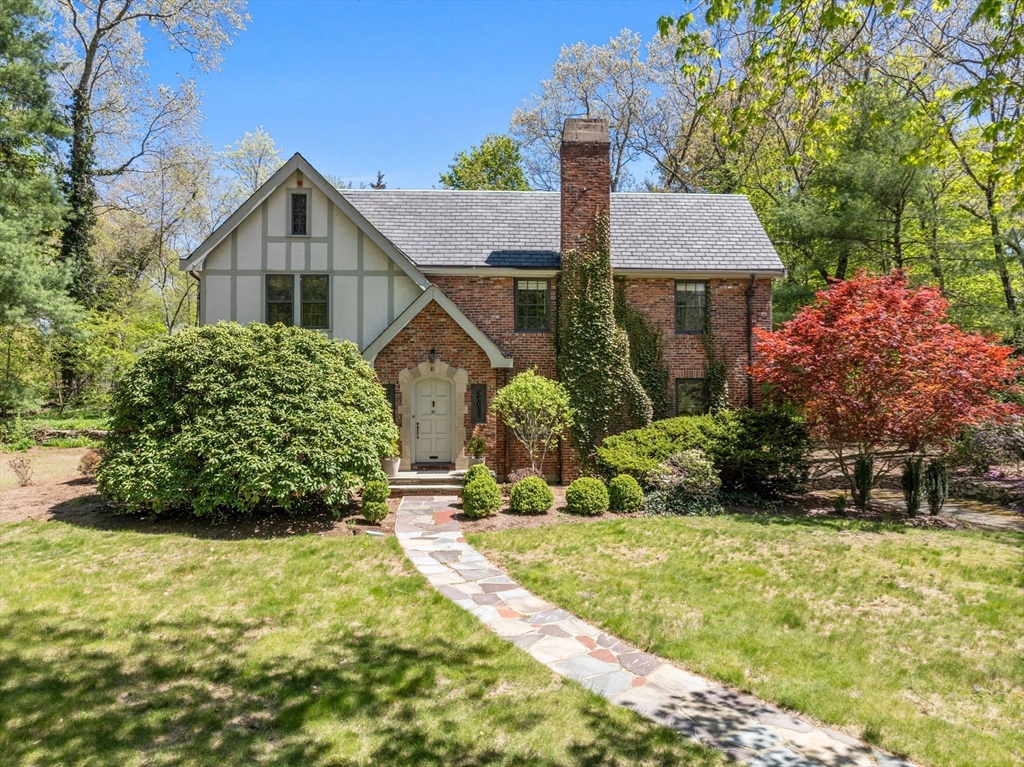 81 Garden Rd, Wellesley, Massachusetts, 5 Bedrooms Bedrooms, 9 Rooms Rooms,3 BathroomsBathrooms,Residential,For Sale,Garden Rd,73369835