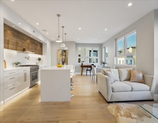 411 E 3rd St, Boston, Massachusetts, 3 Bedrooms Bedrooms, 6 Rooms Rooms,2 BathroomsBathrooms,Residential,For Sale,E 3rd St,73369733