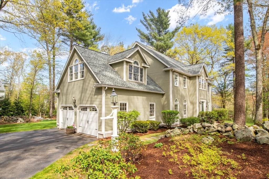 4 Courtney Rd, Walpole, Massachusetts, 4 Bedrooms Bedrooms, 11 Rooms Rooms,2.5 BathroomsBathrooms,Residential,For Sale,Courtney Rd,73369748