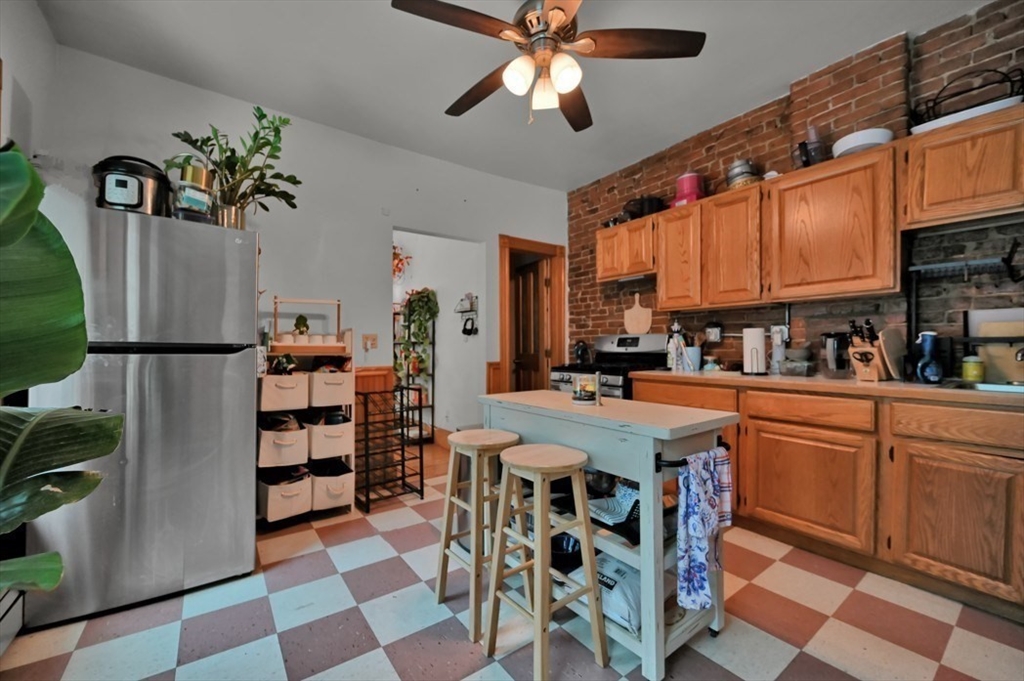 31 Riverdale St, Boston, Massachusetts, 1 Bedroom Bedrooms, 5 Rooms Rooms,2 BathroomsBathrooms,Residential Lease,For Rent,Riverdale St,73369965