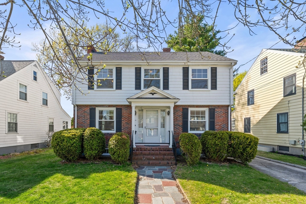 22 Bates Rd, Arlington, Massachusetts, 3 Bedrooms Bedrooms, 8 Rooms Rooms,2.5 BathroomsBathrooms,Residential,For Sale,Bates Rd,73369978