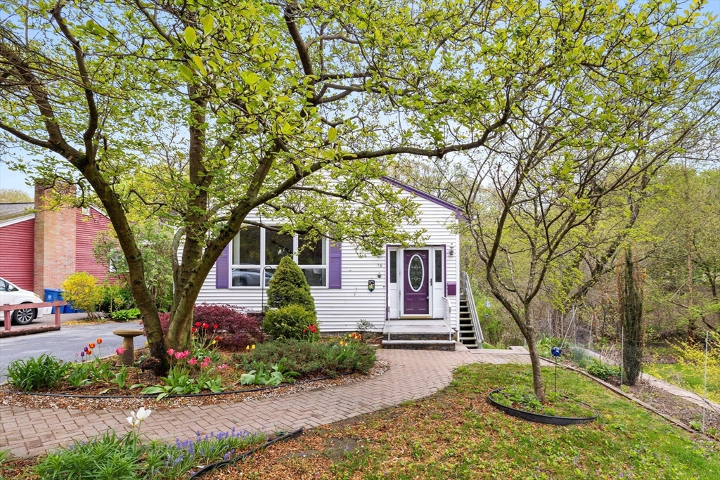 16 Shady Ave, Wakefield, Massachusetts, 2 Bedrooms Bedrooms, 8 Rooms Rooms,3 BathroomsBathrooms,Residential,For Sale,Shady Ave,73369988