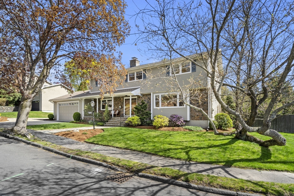 30 Thompson Rd, Marblehead, Massachusetts, 4 Bedrooms Bedrooms, 10 Rooms Rooms,2.5 BathroomsBathrooms,Residential,For Sale,Thompson Rd,73364416