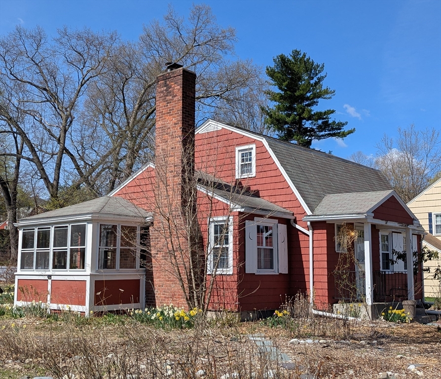 314 Mackenzie Ave, Holyoke, Massachusetts, 3 Bedrooms Bedrooms, 7 Rooms Rooms,1.5 BathroomsBathrooms,Residential,For Sale,Mackenzie Ave,73369995