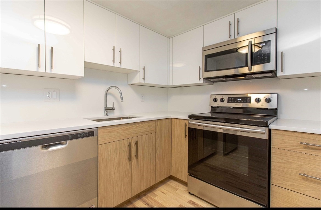 278 Beacon, Somerville, Massachusetts, 1 Bedroom Bedrooms, 3 Rooms Rooms,1 BathroomBathrooms,Residential Lease,For Rent,Beacon,73369997